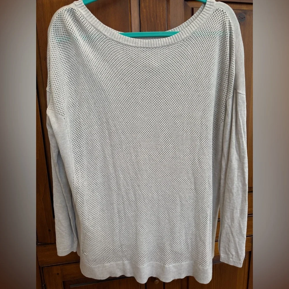 Lululemon Athletica Size 12 Light Gray Oversized Scoop Neck Sweater EUC
